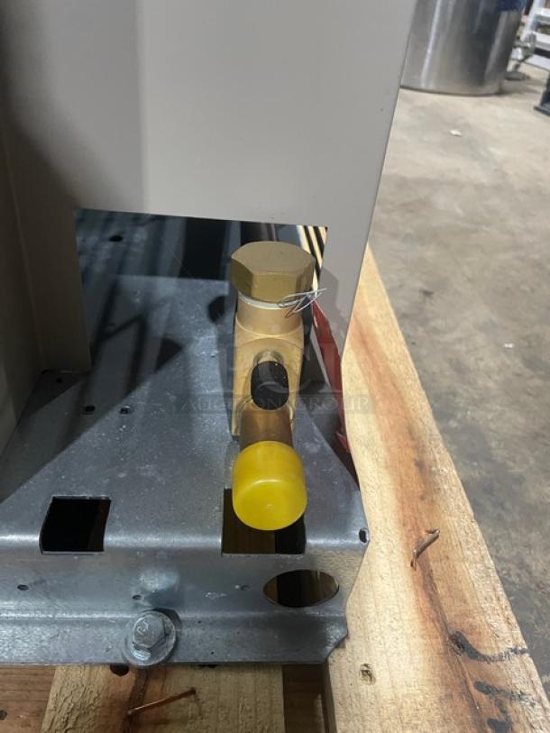 Heatcraft condensing unit, Model CZT025M6D, 460V 3 Phase, brass fittings visible, excellent condition.