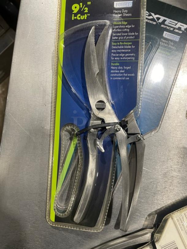 NEW Dexter Russell PS01CP i-Cut 9-1/2" stainless steel kitchen shears in packaging. Durable, heavy-duty, ergonomic.