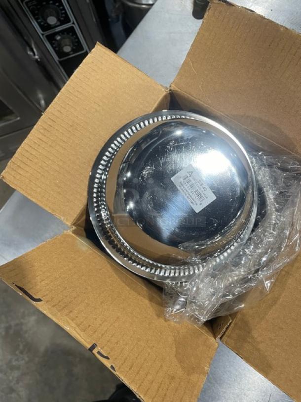 Adcraft stainless steel 40 oz. serving bowl, model SIB-40, in new condition. Packaged with protective wrap in cardboard box.