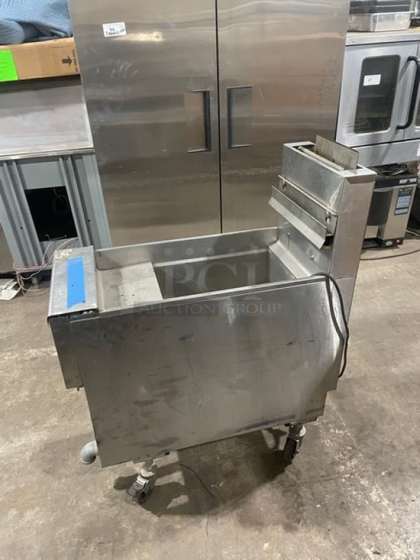 Pitco Solstice Supreme series stainless steel commercial pasta cooker/rethermalizer, natural gas, with backsplash, basket hanger, on casters.