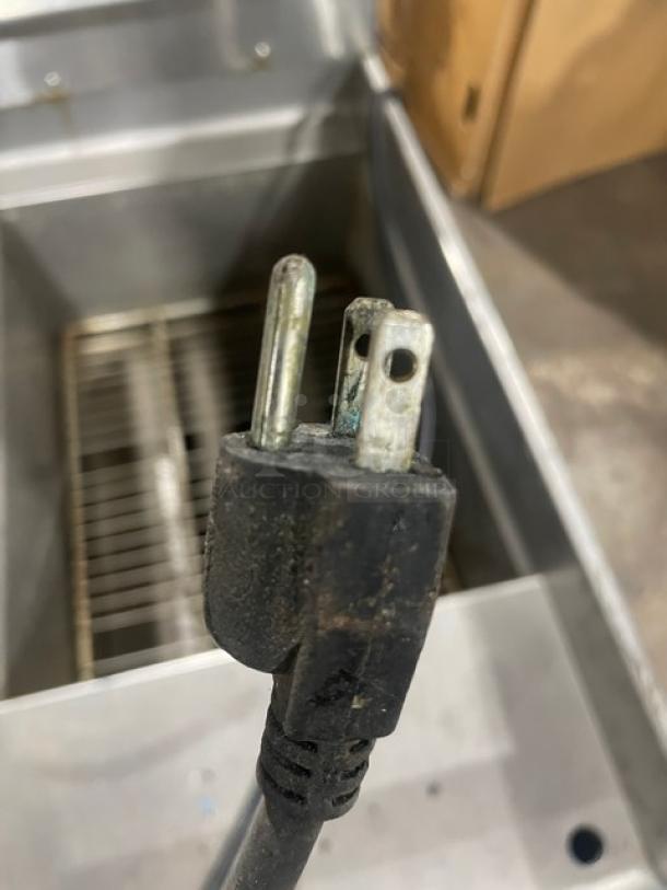 Pitco Solstice Supreme Series pasta cooker, stainless steel, includes back splash, basket hanger, on casters, natural gas powered.