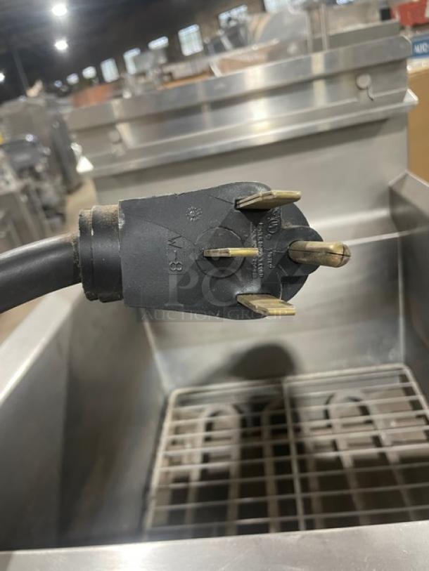 Pitco Frialator Pasta Perfect Series commercial stainless steel electric pasta cooker with back splash and basket hanger.