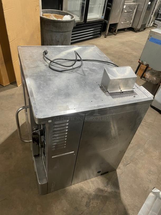 Blodgett stainless steel natural gas half-size convection oven, single stack, with solid-state thermostat, wired rack included.