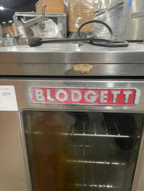 Blodgett stainless steel natural gas convection oven, single stack, half-size, with solid-state thermostat and wired rack.