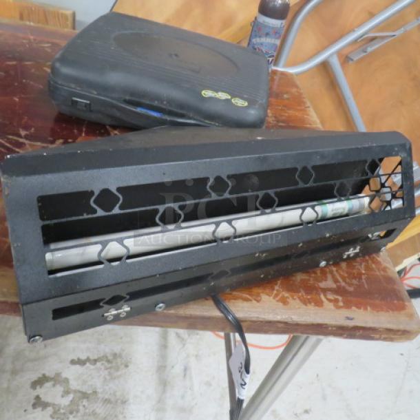 Gardner WS-95 insect light, black casing, 120V, minor wear visible. Designed for pest control with fluorescent bulb.