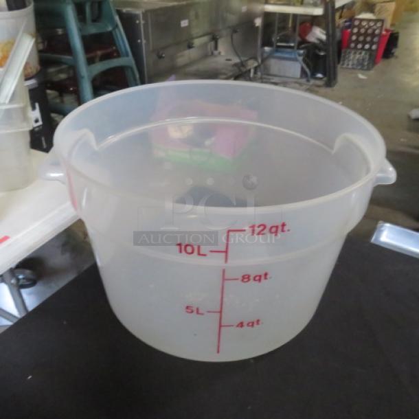Cambro 12 quart round food storage container, clear plastic, red measurement markings, excellent condition.
