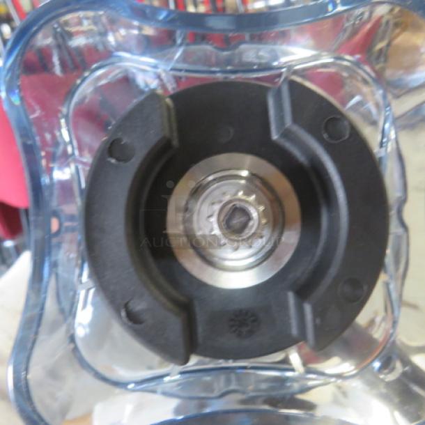 New 64oz clear pitcher with lid, featuring a sturdy bottom design. Ideal for blending or serving beverages.