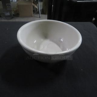 iti RO-18 6-inch bowl, white, smooth finish, excellent condition, ideal for serving.
