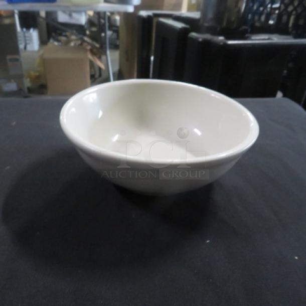 Iti RO-15 5.5-inch white bowl in good condition, smooth finish, ideal for dining or display.