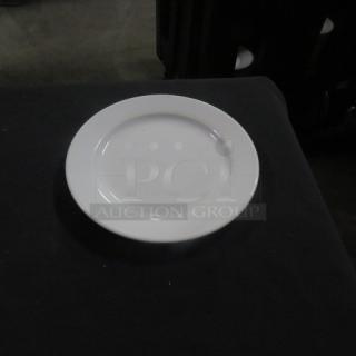 Royal Norfolk 7-inch white plate. Simple design, good condition, suitable for dining sets or collectors.