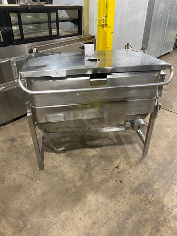 Groen stainless steel 40-gallon tilt skillet, model NFHPE4, single spout faucet, natural gas, on legs, clean condition.
