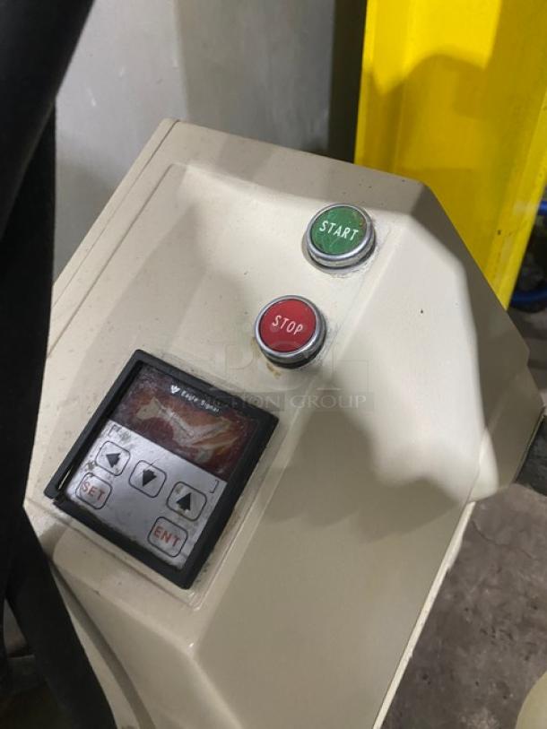 Stephan VCM44 control panel with start and stop buttons, display screen, and settings options in good condition.