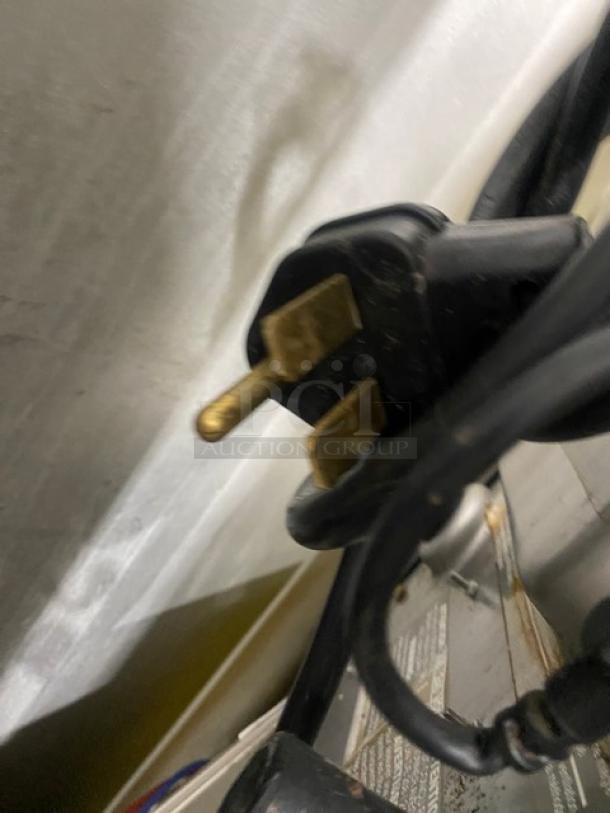 MerryChef Eikon E2S high-speed oven power cord and plug, black, 208/240V, electric countertop model, commercial use.