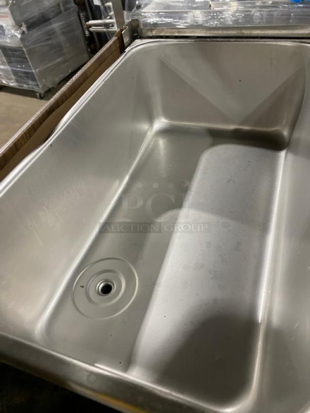 Duke Model 876 slush machine interior, stainless steel, single flavor, electric, on casters, 115V, like new condition.