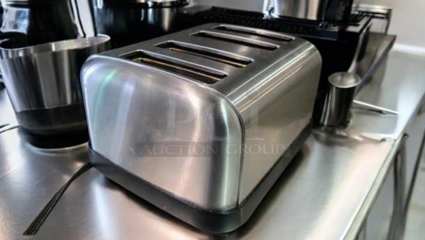 Immaculate Waring WCT708 4-slice commercial toaster, stainless steel, 120V, tested and working, heavy-duty model.