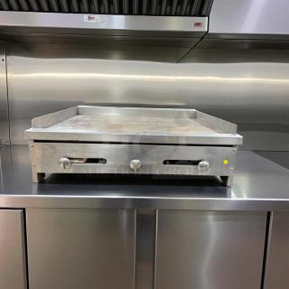 Stratus SMG36 gas griddle, 36" flat top grill in superb condition; natural gas; fully tested and working.