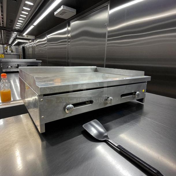 Stratus SMG36 36" gas griddle flat top grill in superb condition, natural gas, fully tested, stainless steel finish.