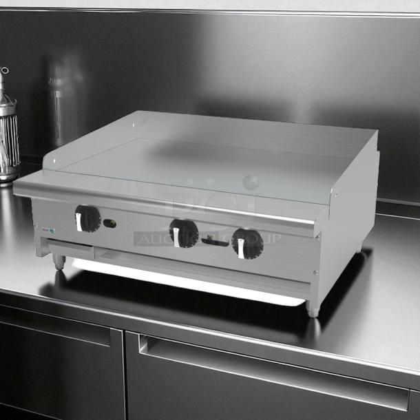 Stratus SMG36 gas griddle flat top grill, 36" natural gas, superb condition, fully tested, stainless steel finish, intact knobs.