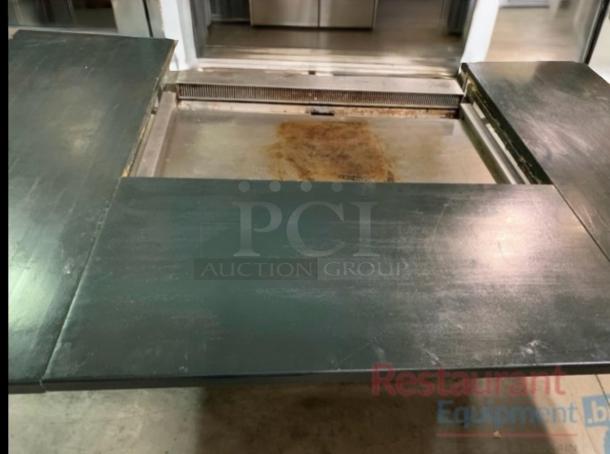 Immaculate APACE UM1EGA electric grill griddle, recirculating fire system, 208V 3-phase, fully tested, excellent condition.