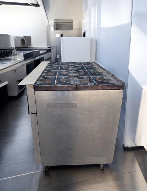 Outstanding condition Vulcan 48C-8BN 8-burner gas range with standard oven, fully tested, 120V, stainless steel finish.