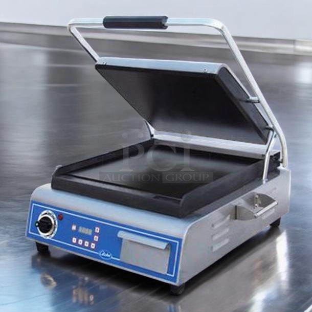 Outstanding condition Globe GSG14D panini grill, 120V, tested and fully working. Sleek design with digital controls.