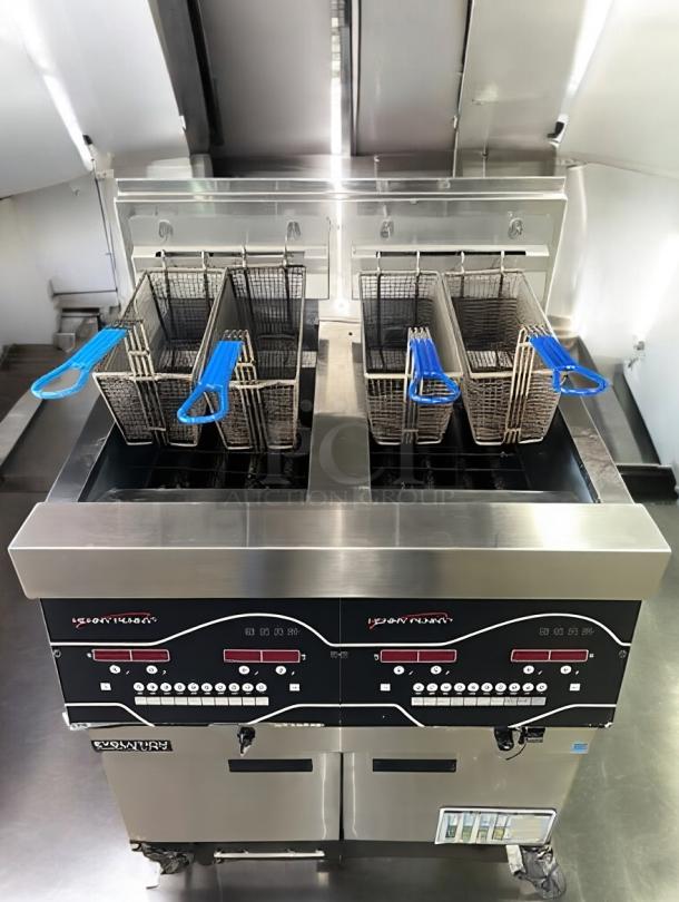 Henny Penny EEG-242 FFXX ST gas fryer in immaculate condition, featuring double vat and four baskets. Fully tested and working.
