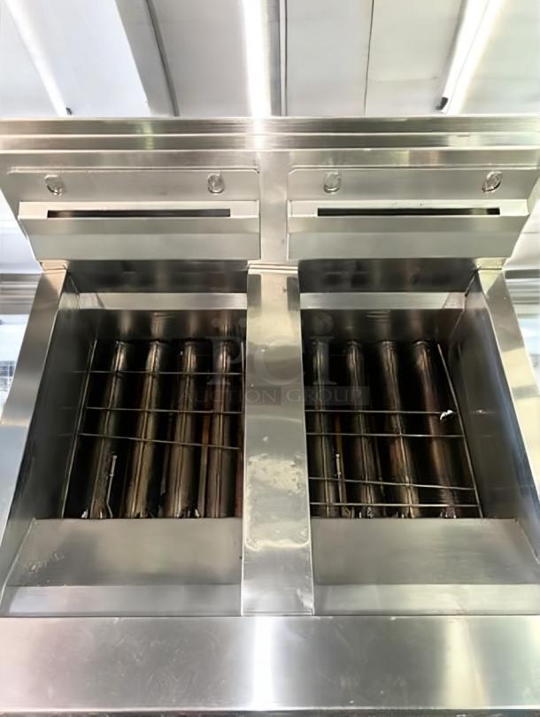 Henny Penny EEG-242 FFXX ST double vat, four basket gas fryer in immaculate condition, natural gas, fully tested.