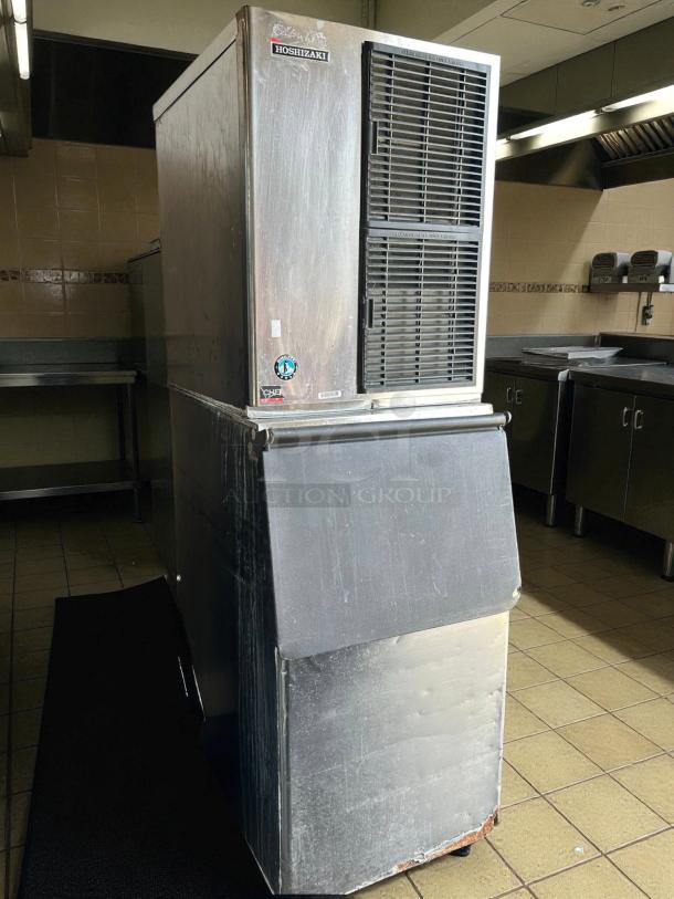 Hoshizaki KM-350MAJ cube-style ice maker, 115v/60/1-ph, excellent condition, visible brand label, tested and working.