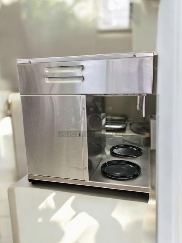 Curtis Alpha Automatic Coffee Brewer with dual warmer, stainless steel, excellent condition, tested and working.