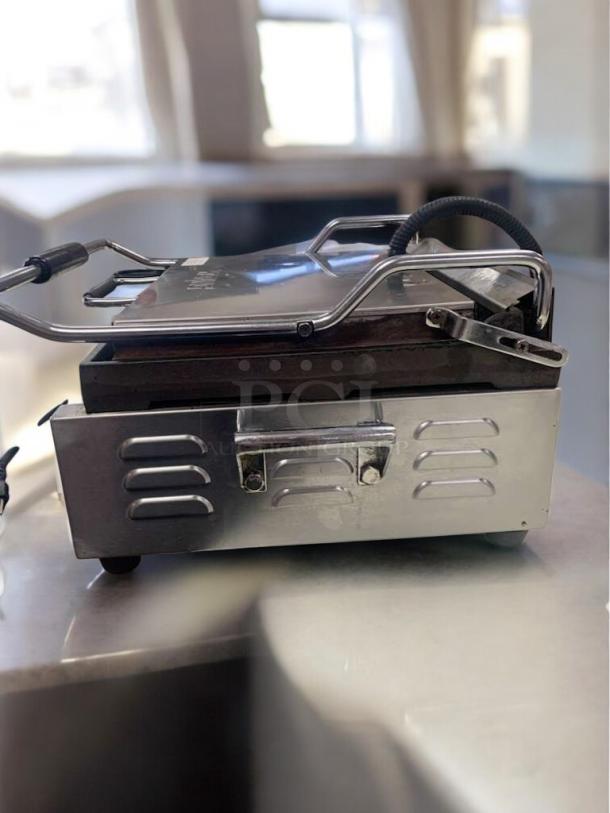 Waring Commercial Panini Supremo Sandwich Grill, excellent condition, stainless steel, tested and working.