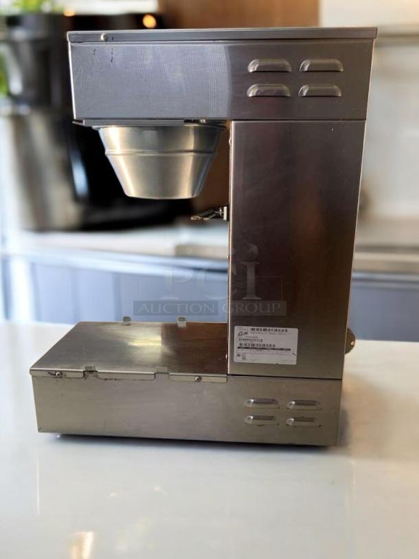 Wilbur Curtis G4 ThermoPro Single Coffee Brewer, stainless steel, excellent condition, tested and working, model TP1S10A000.