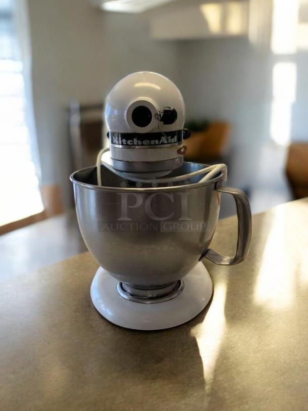 KitchenAid Classic Series 4.5-Qt Tilt-Head Stand Mixer, Model K45SSWH, in excellent condition, white.