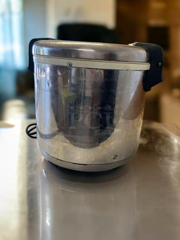 Zojirushi THS-15S rice warmer, stainless steel, excellent condition, tested working, commercial use, side view.