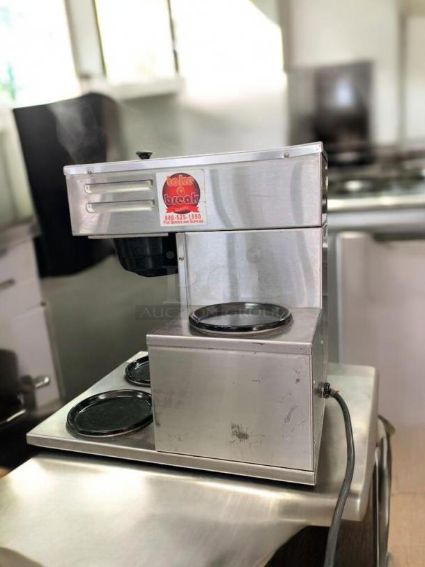 Curtis Alpha III-SP Automatic Coffee Brewer, dual warmer, stainless steel, excellent condition, tested and working.