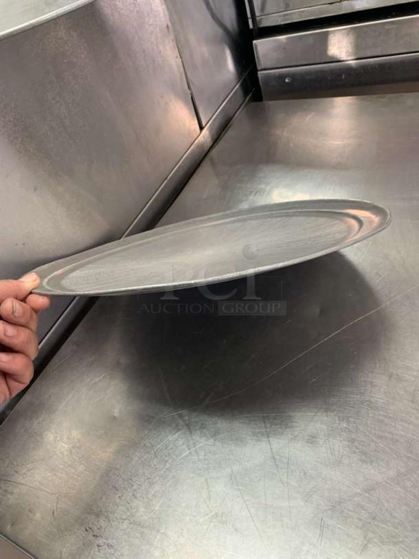 Universal Commercial Bakeware 16-Inch Aluminum Pizza Pan, commercial grade, gently used, round and lightweight design.