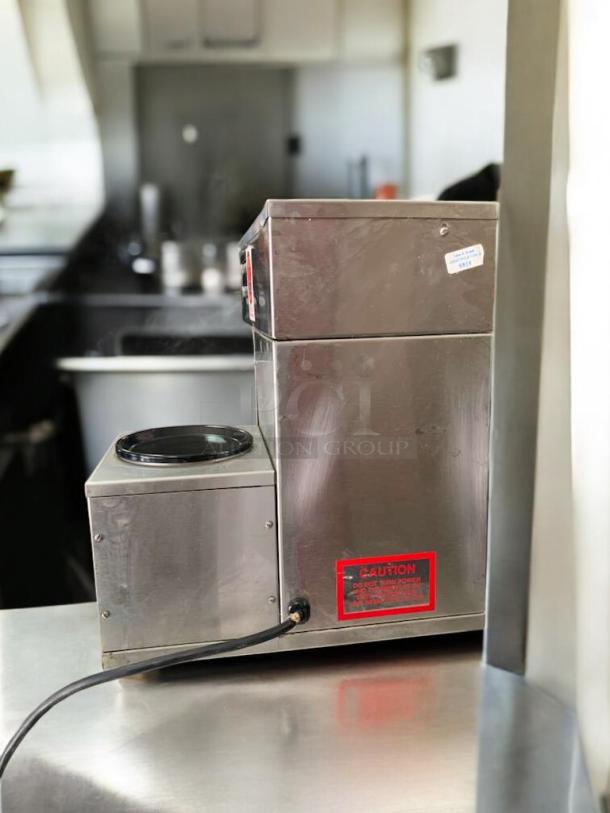 Wilbur Curtis Alpha D60GT Coffee Brewer, stainless steel, single warmer, excellent condition, tested and working.