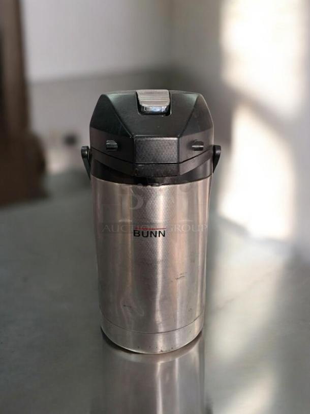 BUNN 3.0L stainless steel airpot, lever-action lid, in excellent condition, tested and working.