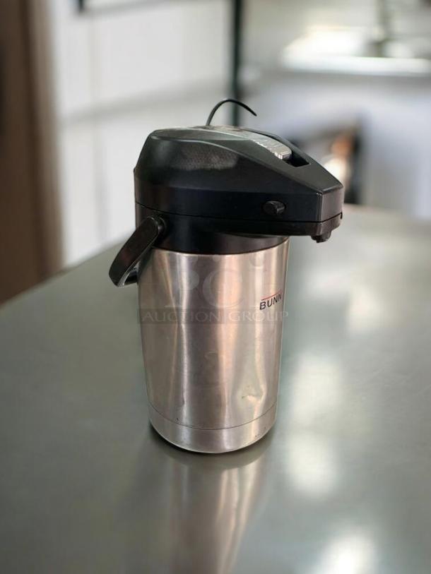 BUNN Airpot, stainless steel, 3.0L capacity, lever lid, excellent condition, tested & working, with visible branding.