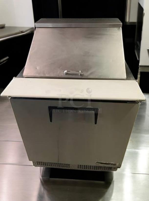True TSSU-27-08-HC 27" Sandwich/Salad Prep Table, excellent condition, stainless steel, 115V, tested and working.