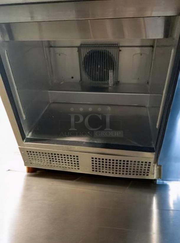 True TSSU-27-08-HC prep table, stainless steel, excellent condition, tested and working. Features interior fan and vented front panel.