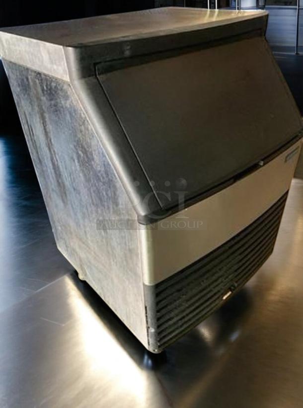 Koolaire KD0170A undercounter ice machine, pristine condition, 148 lb daily production, 115V, fully tested and working.