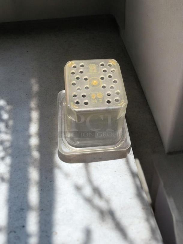 Clear 1/6 size 6" deep NSF polycarbonate food storage container, excellent condition, commercial-grade compatible.