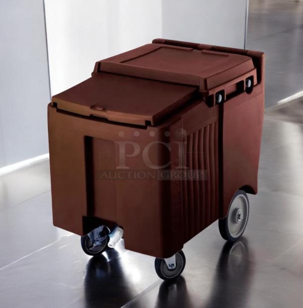 Cambro UC500131 Ultra Camtainer 5-gallon insulated beverage carrier, outstanding condition, fully tested.