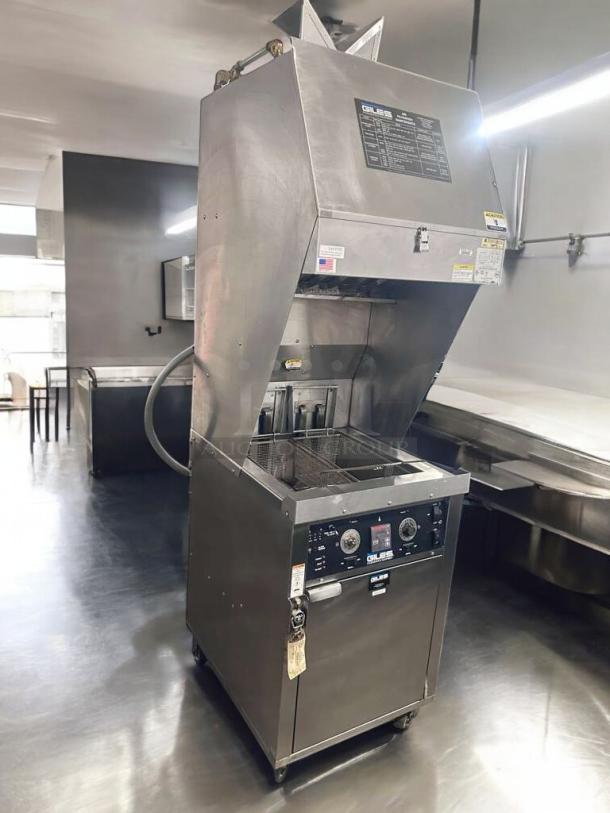 Giles WOG-MP-VH ventless electric fryer, immaculate condition, with built-in hood system, 208V, fully tested and working.