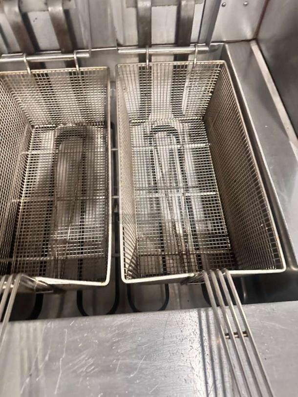 Giles WOG-MP-VH ventless electric fryer in immaculate condition with built-in hood system, dual baskets, 208V, fully tested.