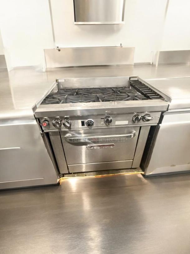 Southbend S36D 6-burner gas range with standard oven, outstanding condition, fully tested, stainless steel finish.