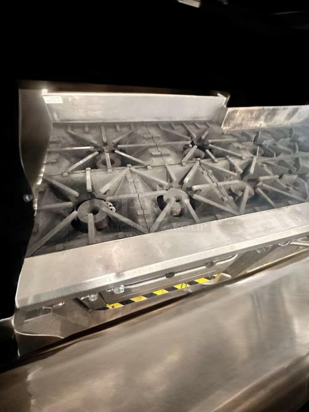 Southbend S36D 6-burner gas range with oven, outstanding condition, natural gas, fully tested and working.