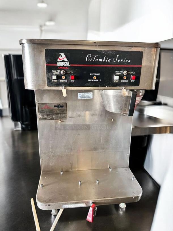 Mazzer Robur Electronic coffee grinder, like new, 110V, conical burrs, made in Italy. Features Mazzer logo and control panel.