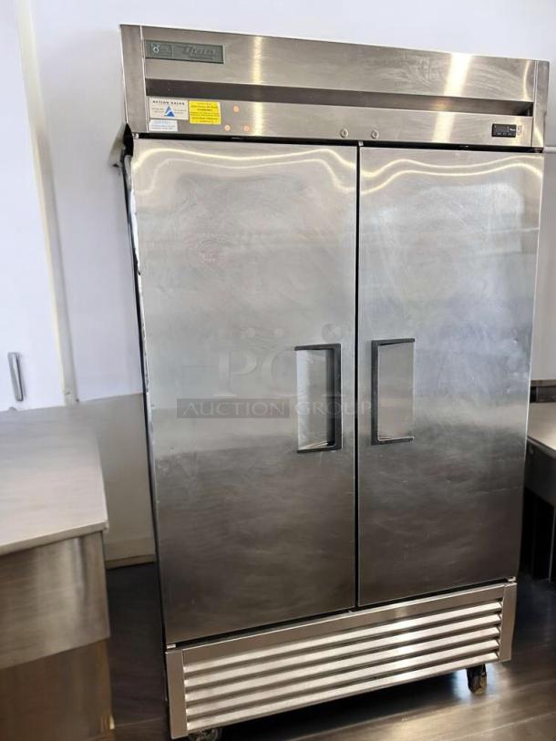True T-43-HC two-door reach-in refrigerator, superb condition, stainless steel, 115V, fully tested, True Manufacturing.