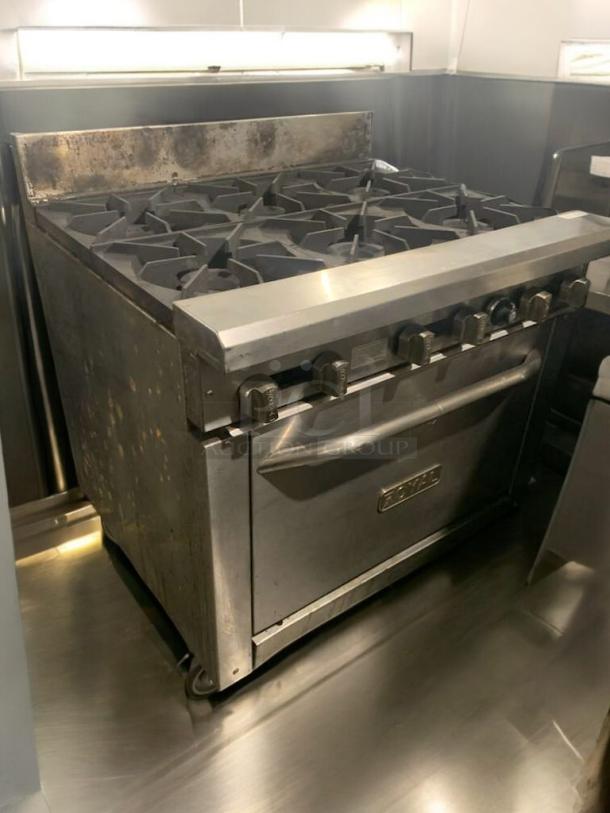 Immaculate Royal RR-6 gas range with 6 burners and standard oven. Natural gas, fully tested. Rugged, stainless steel build.